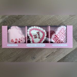 Valentine's Day Faux Mini Heart Cakes
